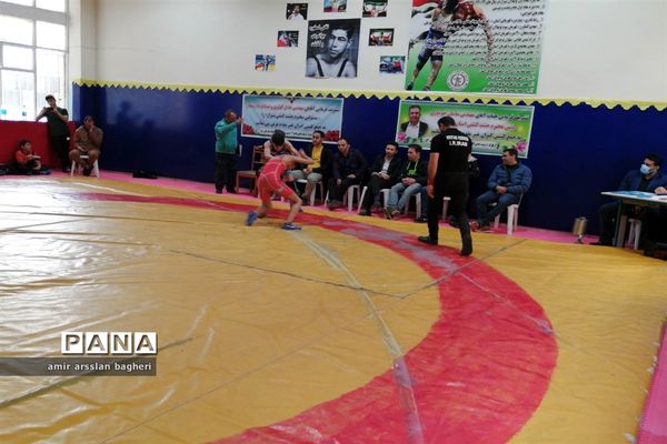 مسابقات کشتی آزاد و فرنگی دانش‌آموزی ناحیه 4 شیراز در رده سنی نونهالان