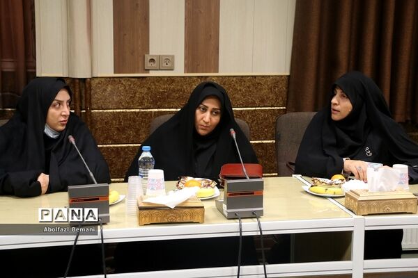 نشست صمیمانه وزیر آموزش و پرورش با خانواده‌های دانش‌آموزان آسیب دیده در قم