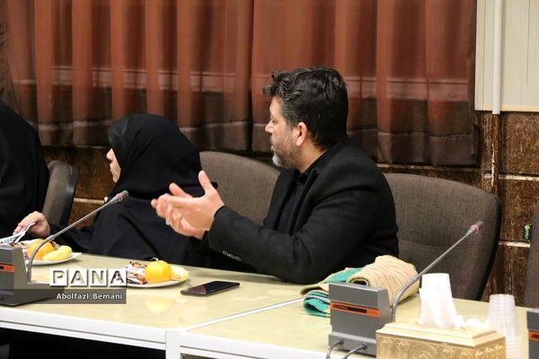 نشست صمیمانه وزیر آموزش و پرورش با خانواده‌های دانش‌آموزان آسیب دیده در قم