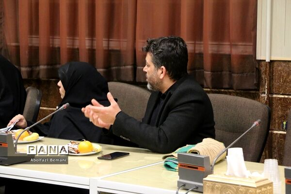 نشست صمیمانه وزیر آموزش و پرورش با خانواده‌های دانش‌آموزان آسیب دیده در قم