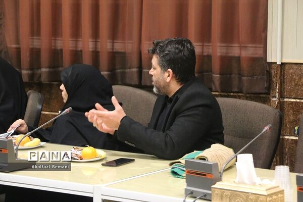 نشست صمیمانه وزیر آموزش و پرورش با خانواده‌های دانش‌آموزان آسیب دیده در قم