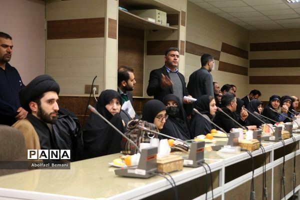 نشست صمیمانه وزیر آموزش و پرورش با خانواده‌های دانش‌آموزان آسیب دیده در قم