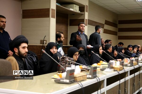 نشست صمیمانه وزیر آموزش و پرورش با خانواده‌های دانش‌آموزان آسیب دیده در قم