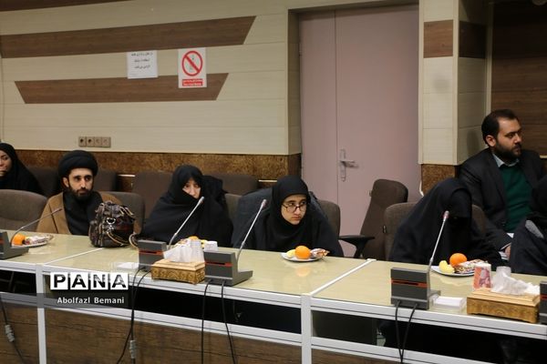 نشست صمیمانه وزیر آموزش و پرورش با خانواده‌های دانش‌آموزان آسیب دیده در قم