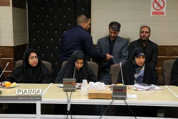 نشست صمیمانه وزیر آموزش و پرورش با خانواده‌های دانش‌آموزان آسیب دیده در قم