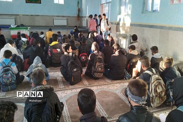 برگزاری زیارت عاشورا در مدرسه شهید علی تات شهر جوادآباد
