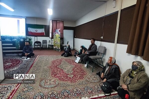 برگزاری جلسات آموزش خانواده در مدارس رودهن