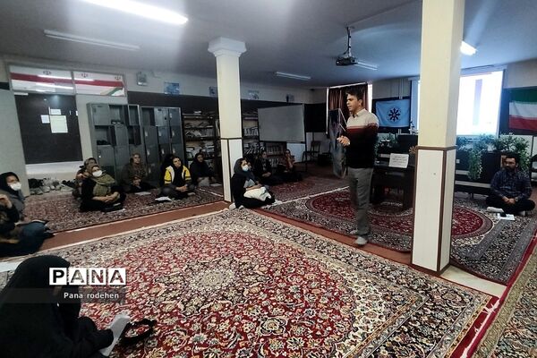 برگزاری جلسات آموزش خانواده در مدارس رودهن