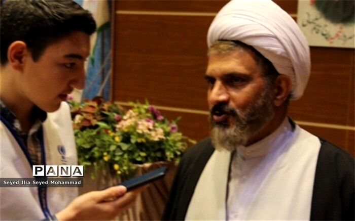 زنده نگه داشتن یاد و خاطره شهدا وظیفه انسانی همه است