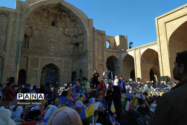 برگزاری جشن عزیزم حسین در ورامین با حضور دانش‌آموزان جوادآباد