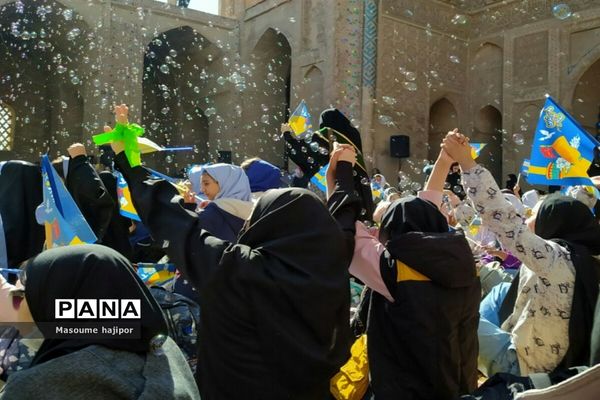 برگزاری جشن عزیزم حسین در ورامین با حضور دانش‌آموزان جوادآباد