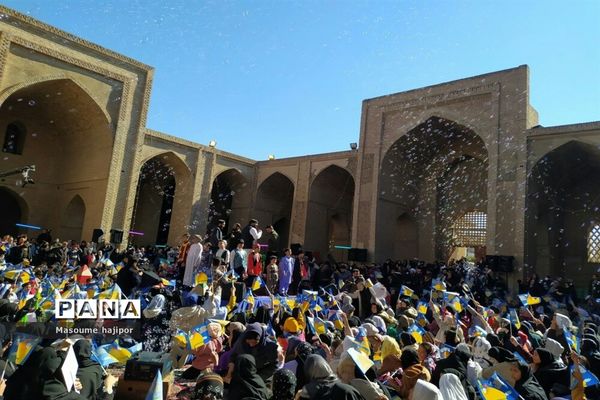 برگزاری جشن عزیزم حسین در ورامین با حضور دانش‌آموزان جوادآباد