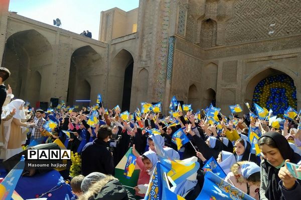 برگزاری جشن عزیزم حسین در ورامین با حضور دانش‌آموزان جوادآباد