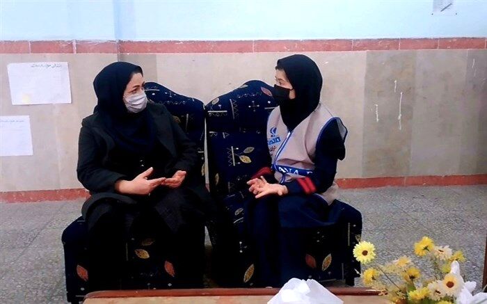 نبود ارتباط مناسب  بین نوجوانان با والدین، آنها را معرض آسیب‌های اجتماعی قرار می‌دهد