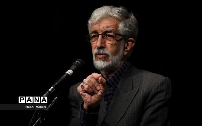 حفظ زبان‌های مادری به تقویت زبان فارسی کمک می‌کند