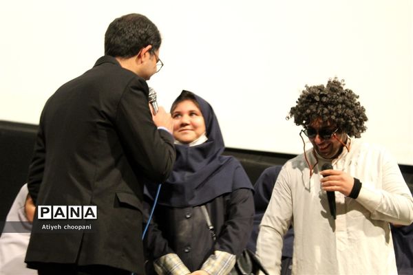 اکران ۱۰ مستند تلویزیونی خیرین مدرسه ساز شهر تهران