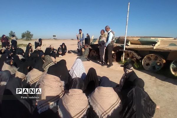 بازدید کاروان دختران دانش‌آموز از فتح‌المبین در اردوی راهیان نور