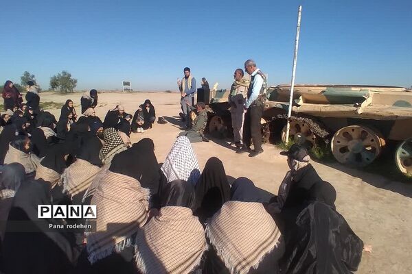 بازدید کاروان دختران دانش‌آموز از فتح‌المبین در اردوی راهیان نور