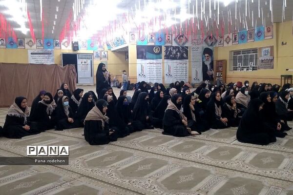 بازدید کاروان دختران دانش‌آموز از فتح‌المبین در اردوی راهیان نور