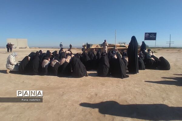 بازدید کاروان دختران دانش‌آموز از فتح‌المبین در اردوی راهیان نور