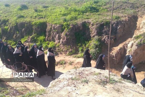 بازدید کاروان دختران دانش‌آموز از فتح‌المبین در اردوی راهیان نور