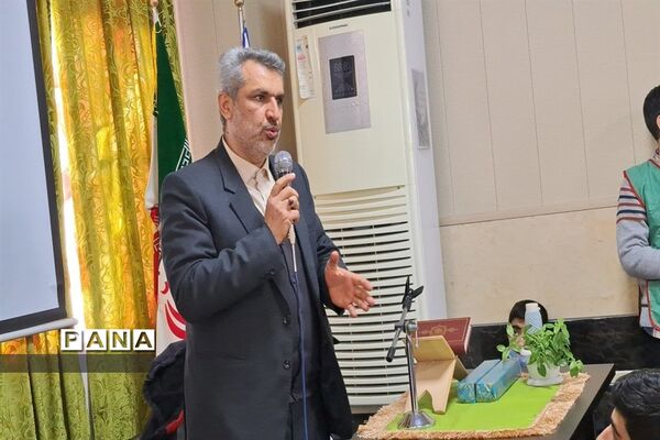 برگزاری نماز جماعت در دبیرستان علی بن ابیطالب ناحیه 3 کرج