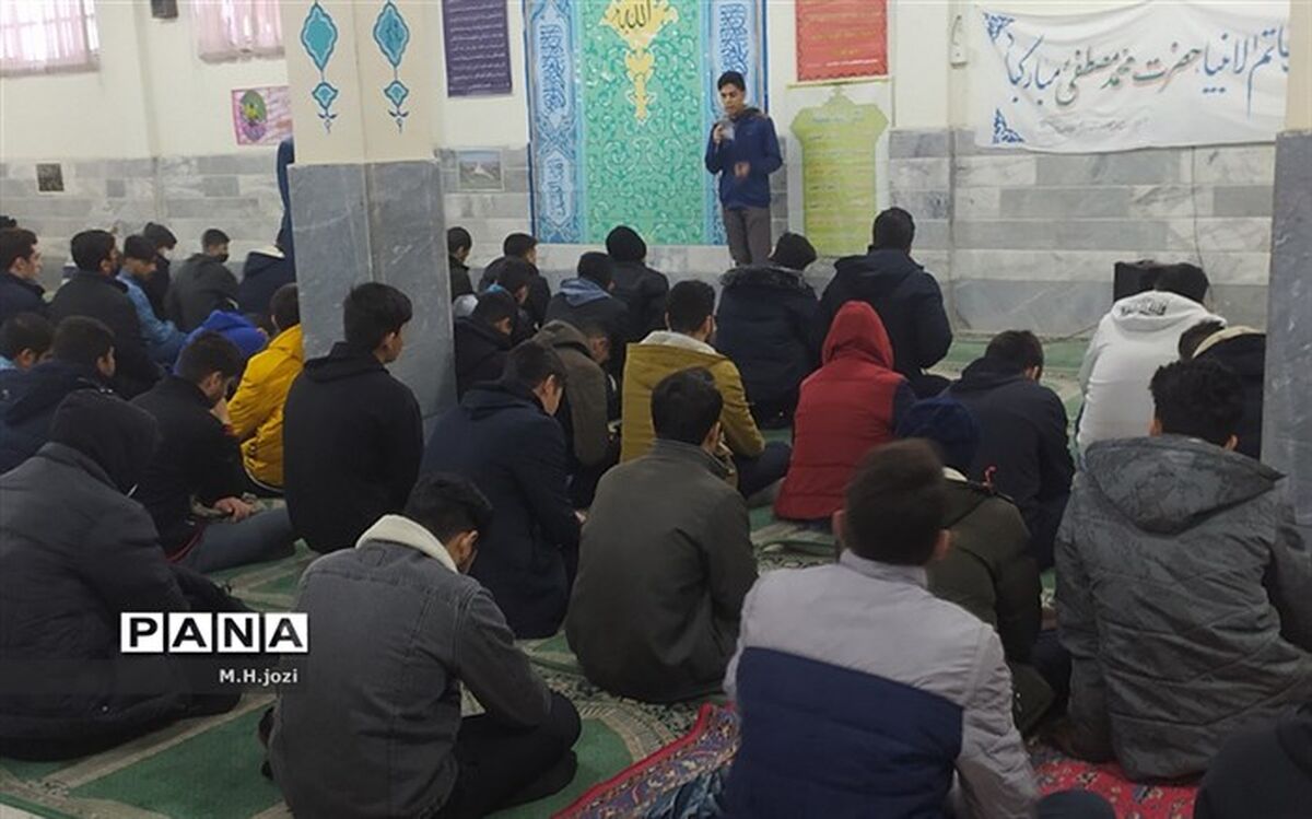 مراسم عید مبعث در دبیرستان آیت الله خامنه ای برگزار شد