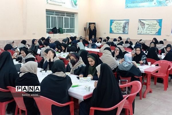 حضور دانش‌آموزان دختر رودهن در اردوگاه شهید  رستگار در اردوی راهیان نور