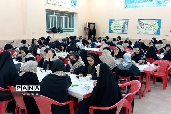 حضور دانش‌آموزان دختر رودهن در اردوگاه شهید  رستگار در اردوی راهیان نور