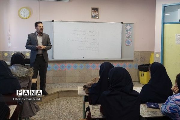 برگزاری جلسات پرسش و پاسخ اعتقادی و ملی در دبیرستان آزاده رودهن