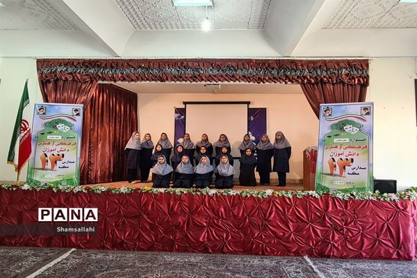 حضور دانش‌آموزان دختر متوسطه منطقه ۱۳ در مسابقات سرود دانش‌آموزی