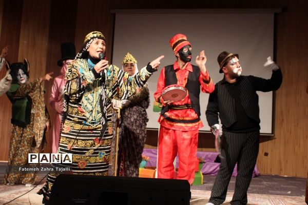 نمایش موزیکال و شاد شهر عروسک‌ها