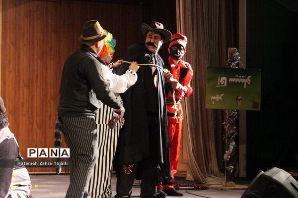 نمایش موزیکال و شاد شهر عروسک‌ها