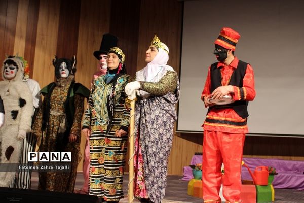 نمایش موزیکال و شاد شهر عروسک‌ها