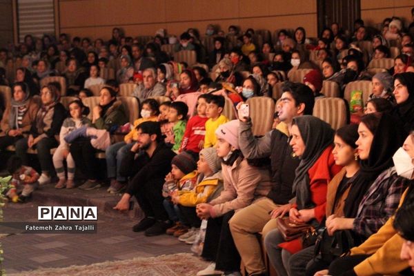 نمایش موزیکال و شاد شهر عروسک‌ها