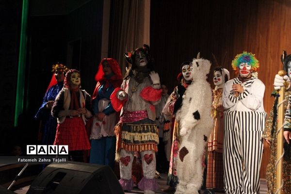 نمایش موزیکال و شاد شهر عروسک‌ها