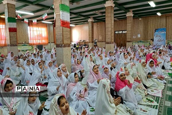 جشن ‌تکلیف دانش‌آموزان مدرسه حجاب ناحیه یک بهارستان
