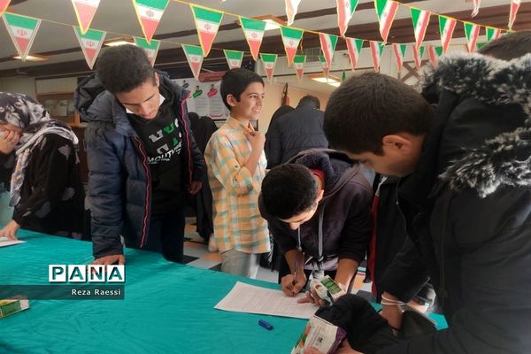 اجلاسیه نماز و تجلیل از دانش‌آموزان برتر مسابقات قرآن، نماز و عترت