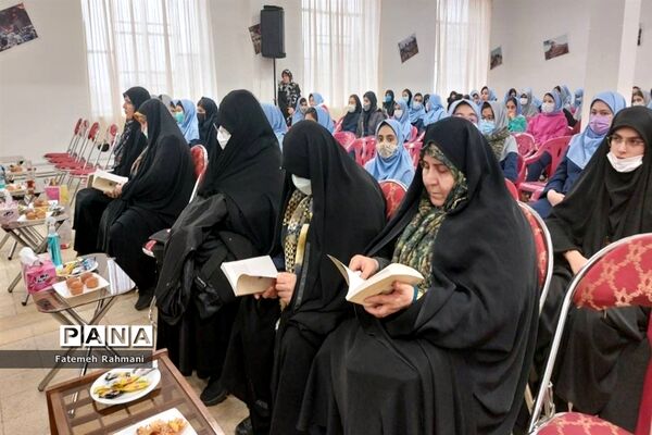 برگزاری یادواره  شهدا در دبیرستان فرزانگان ۸