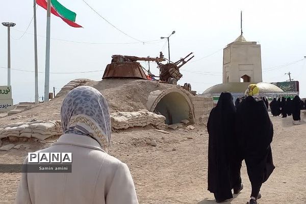 دانش‌آموزان دختر رودهن در اردوی راهیان نور