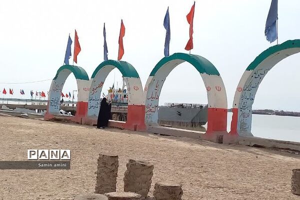 دانش‌آموزان دختر رودهن در اردوی راهیان نور