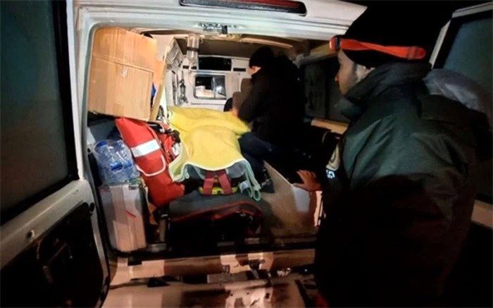 نجات جان ۲ معلم گرفتار در سرما و کولاک در روستای ناور چالدران