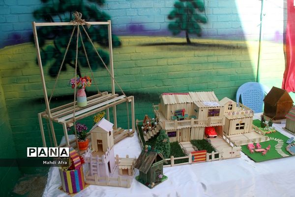 برگزاری نمایشگاه دست‌سازه و بازارچه دانش‌آموزی در دبیرستان غیر دولتی  اندیشه برتران بهبهان