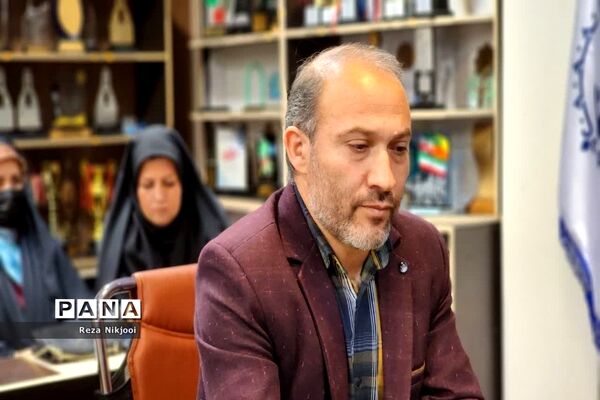 نشست هم‌اندیشی و آموزش خانواده روسای انجمن مدارس ناحیه یک بهارستان