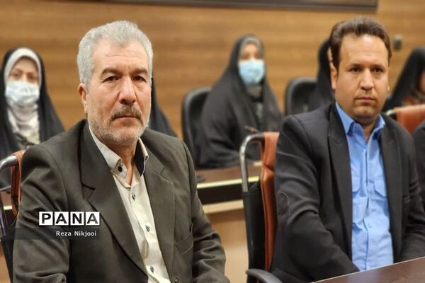 نشست هم‌اندیشی و آموزش خانواده روسای انجمن مدارس ناحیه یک بهارستان