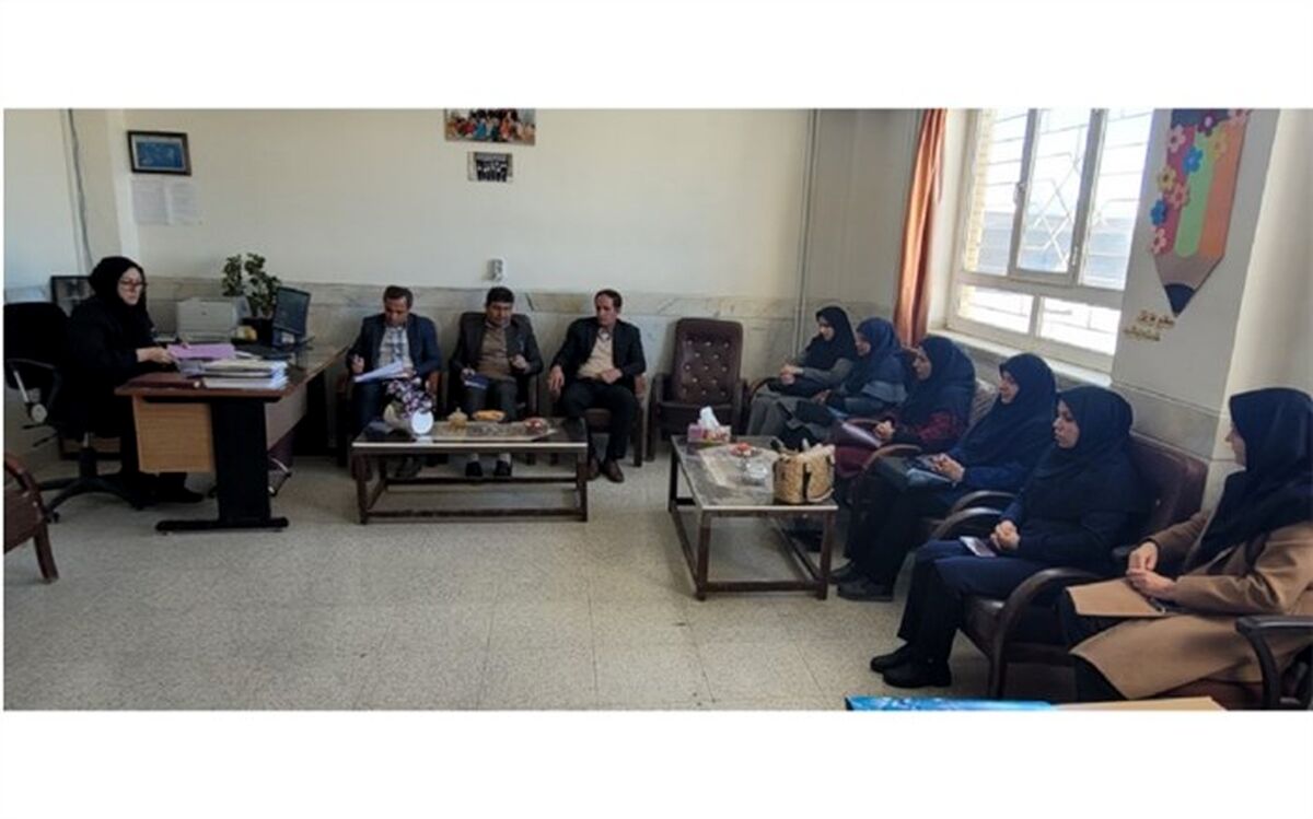 برگزاری جلسه تجزیه و تحلیل نمرات امتحانی دی ماه در دبیرستان نمونه فروغ دانش اردل