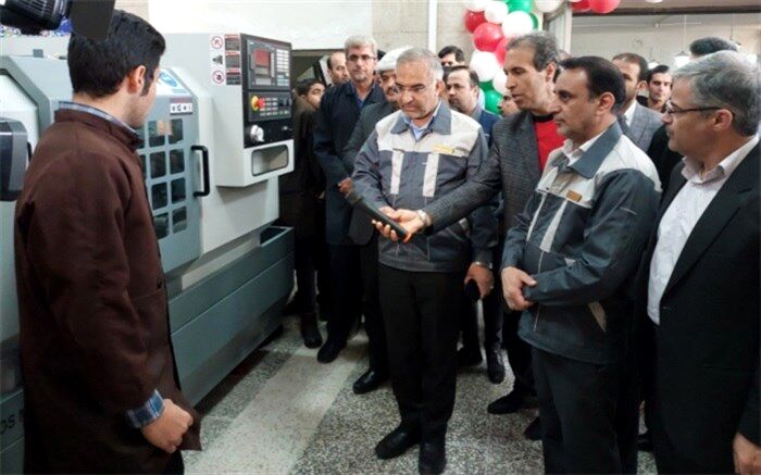 اهدای ۹ دستگاه CNC رشته ماشین ابزار به هنرستان‌های استان فارس