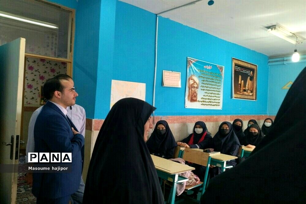 بازدید مدیر آموزش و پرورش جوادآباد از دبیرستان نوشین بختیاری