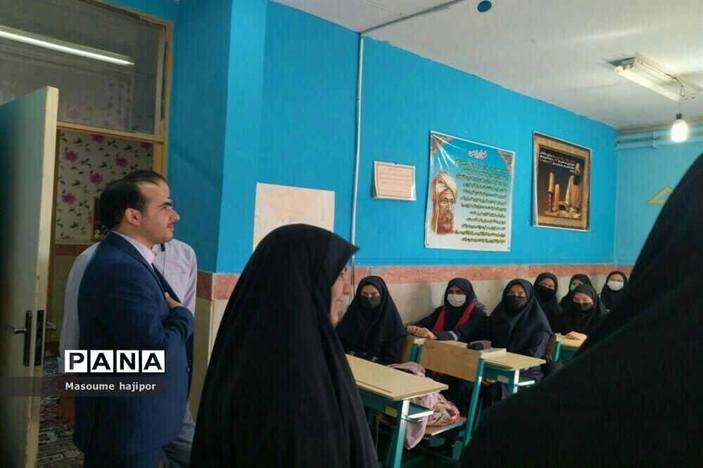 بازدید مدیر آموزش و پرورش جوادآباد از دبیرستان نوشین بختیاری