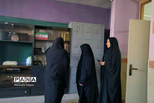 بازدید مدیر آموزش و پرورش جوادآباد از دبیرستان نوشین بختیاری